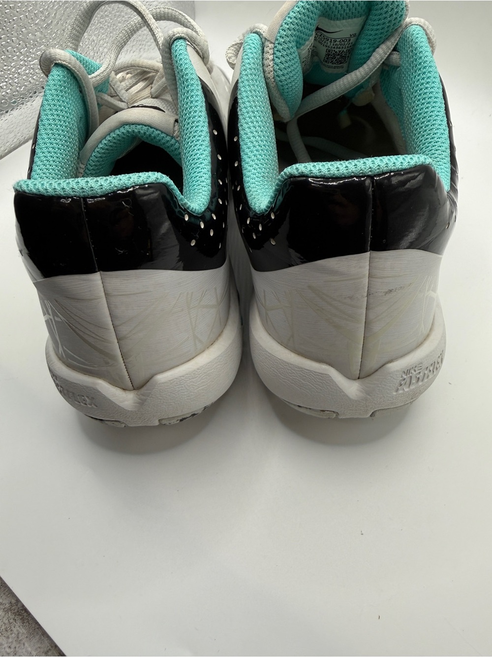 Nike fast track softball cleat- girls -White & Teal Low-Top Athletic Cleats - Picture 3 of 6